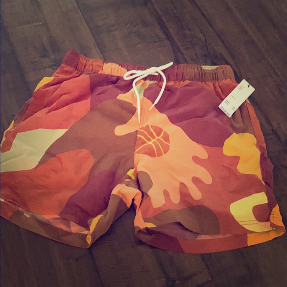 New men’s urban outfitters swim trunks